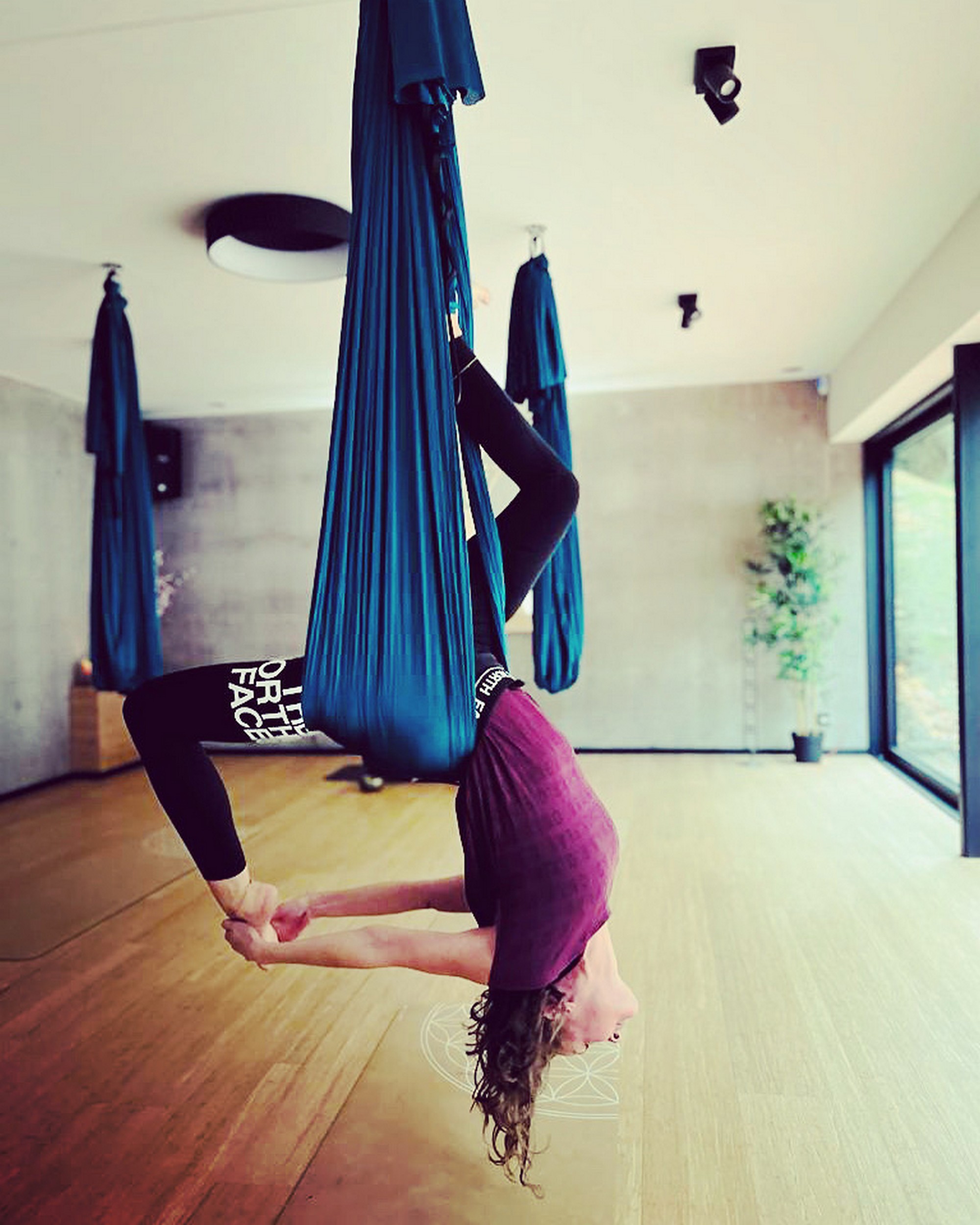 Cours de yoga aérien